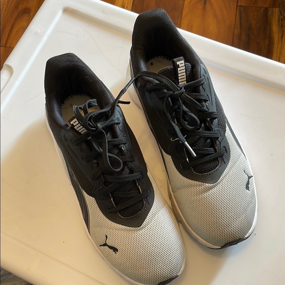 Puma Mens Black And Gray Athleric Shoes. Very Good Condition. Size 9.5.